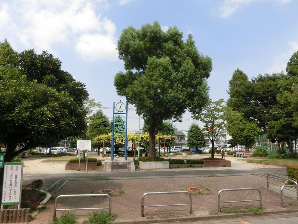 park. 320m until the turf children Square