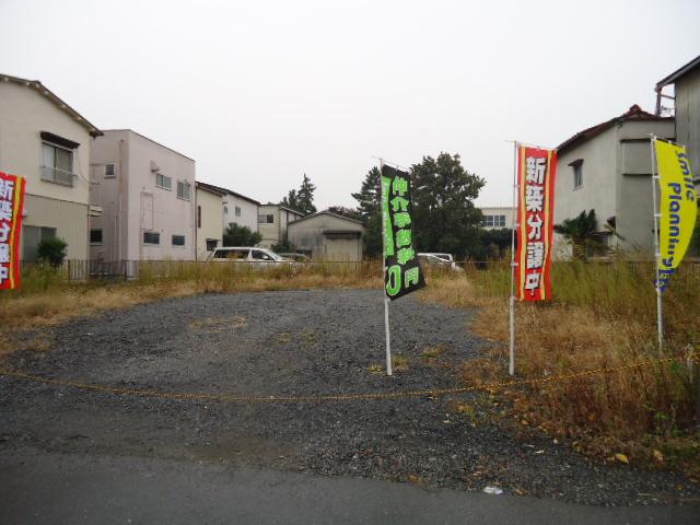 Local photos, including front road. Local (11 May 2013) Shooting