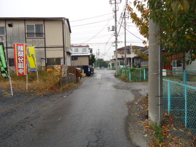 Local photos, including front road. Local (11 May 2013) Shooting