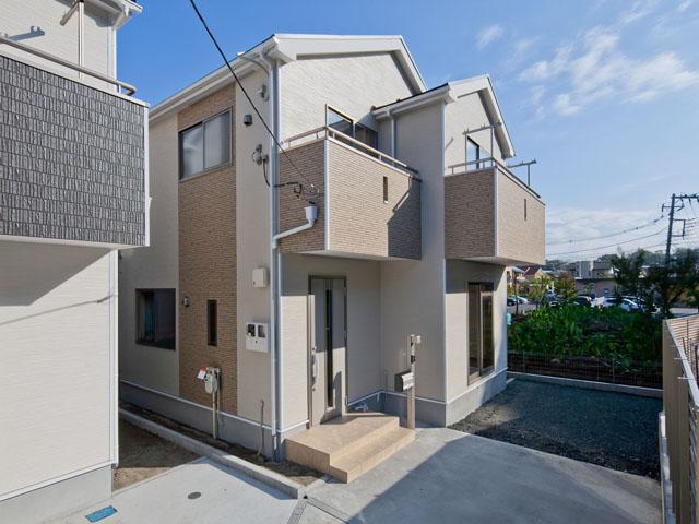 Other local.  ■ 4 Building _2780 ten thousand! With popularity of solar panels! Two car space!  ■ 