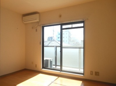 Living and room. Room 1