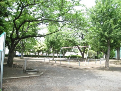 park. 10m to Tozukahigashi park (park)