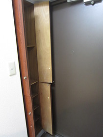 Entrance. Entrance of the storage You can use up to ceiling full