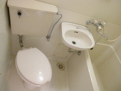 Bath. Is clean is a simple three-point unit bus