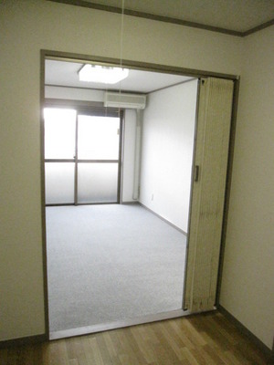 Other. Since the living room there is a door you can ensure the doorstep privacy