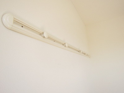 Other Equipment. Western-style hanger over. Convenient