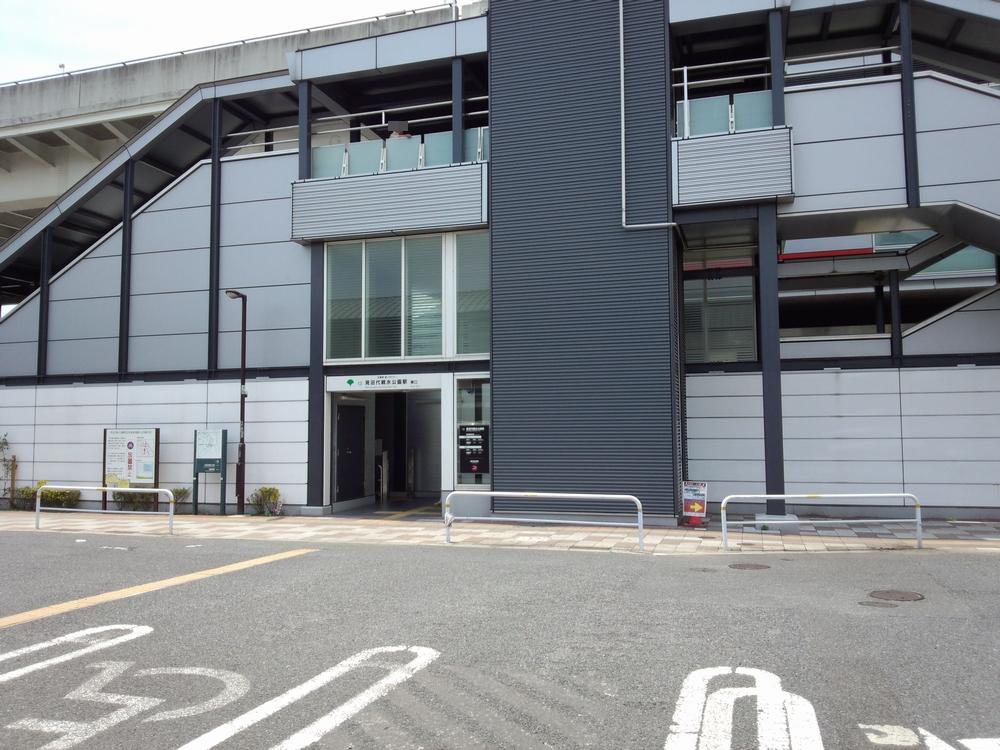 station. 1200m until Minumadai-shinsuikōen Station