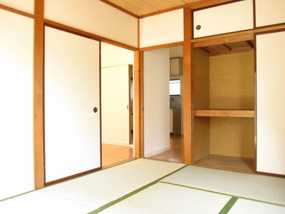 Other room space. ☆ Convenient closet to storage ☆