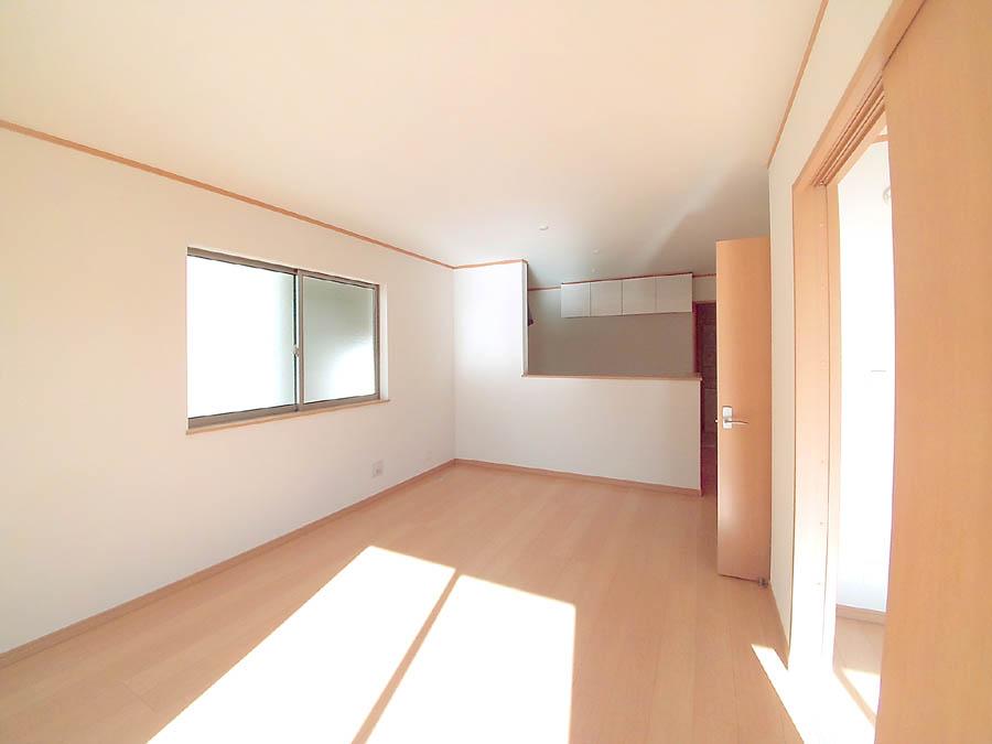 Living. Was building completed. Such as the actual image from per yang, We have to wait all the time so you can see directly.