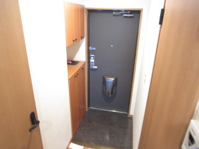 Entrance. Yes shoe box