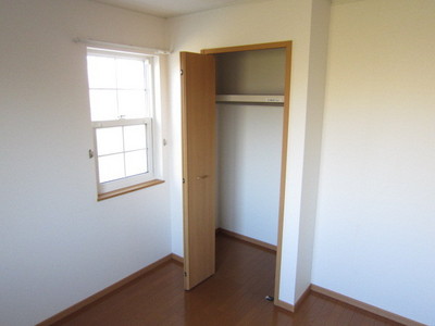 Receipt. There is a closet in the bedroom