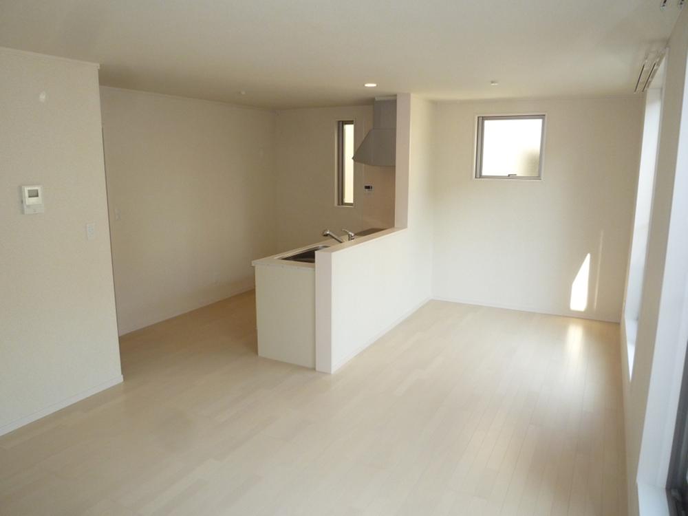 Living.  [Our construction cases] Counter kitchen the conversation is lively and family even while the housework