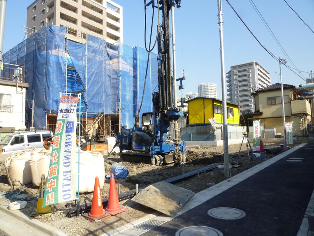 Local photos, including front road. Local (12 May 2013) Shooting
