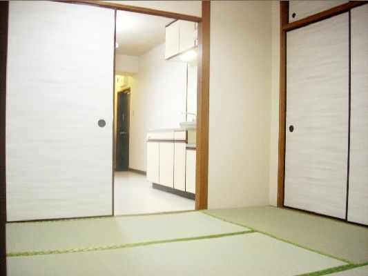 Living and room. Space was settled in the Japanese-style room 6 quires