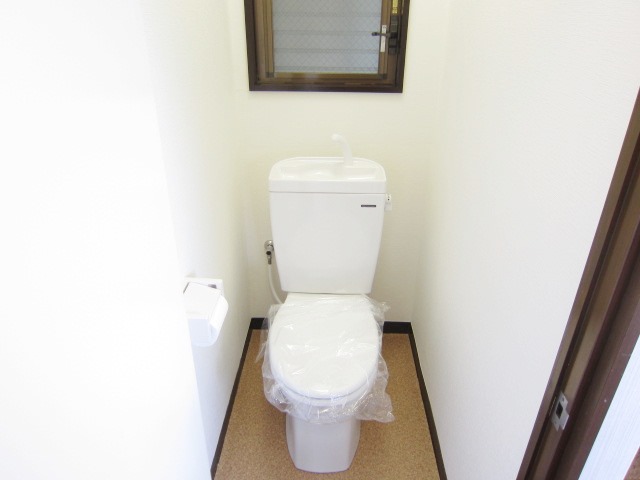 Toilet. Of course, it is by bus toilet. 