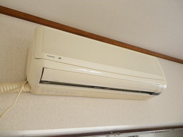 Other Equipment. It comes with 1 groups air conditioning. 