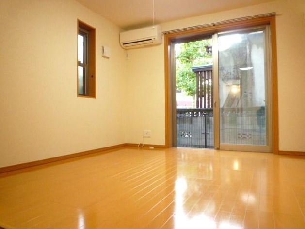 Living and room. Ventilation is also good