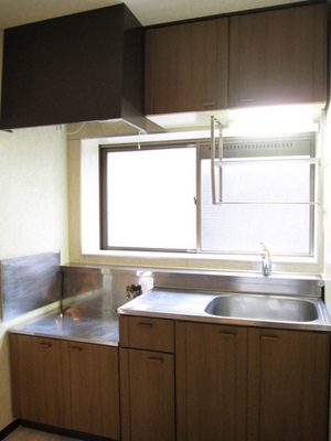 Kitchen. Gas stove can be installed! It is also a window, A lot of storage space!
