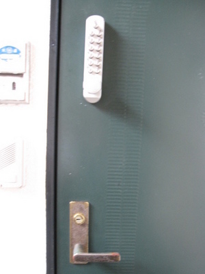 Other Equipment. Crime prevention face UP in the double lock! !