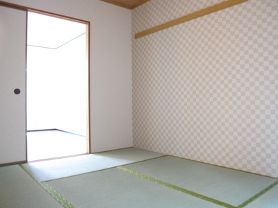 Living and room. Quite fashionable?! Japanese-style room was also constructed on the spot!