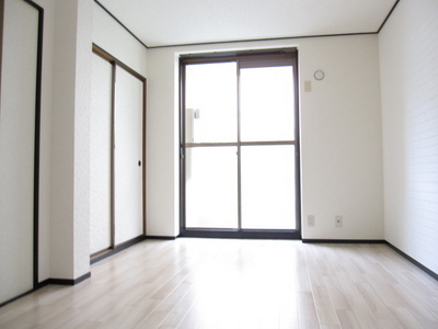 Living and room. It also uses casually accent on the right side of the wall!