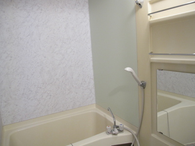 Bath. It will be healed in the fresh green of the wall ☆