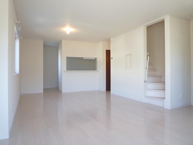 Living.  [Our construction cases] All Building, Floor heating is standard equipment! 