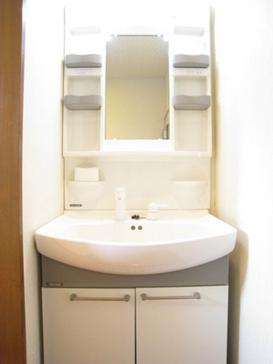 Washroom. There Shampoo dresser! !