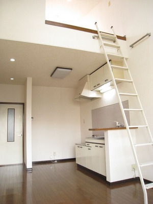 Living and room. LDK is spacious 11.5 Pledge