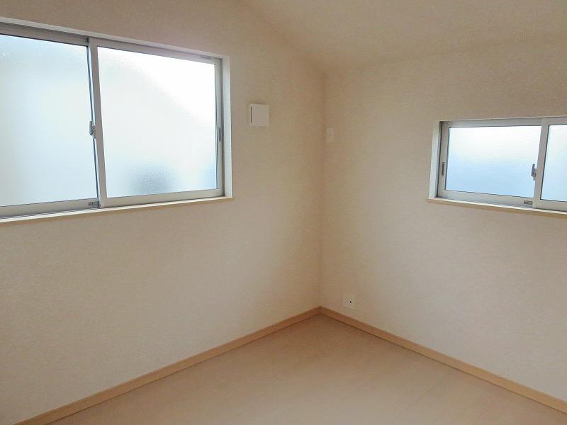 Non-living room. Indoor (12 May 2013) Shooting