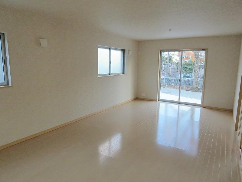 Living. Local (12 May 2013) Shooting