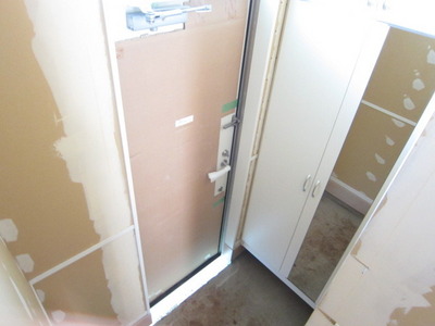 Entrance. Entrance of a large mirror with