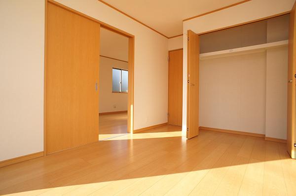 Non-living room. 1 Building