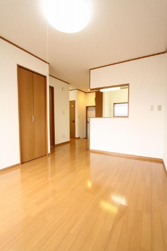 Living and room. Unusual rooms have a renovation of up to here