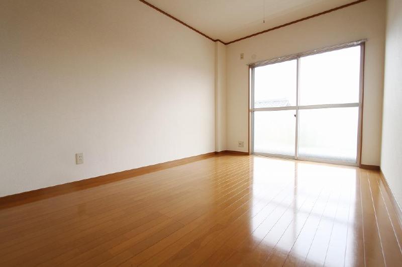 Living and room. Makeover the rooms and DK was a Japanese-style room to a large living