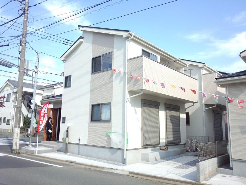 Local appearance photo. Local (10 May 2013) Shooting