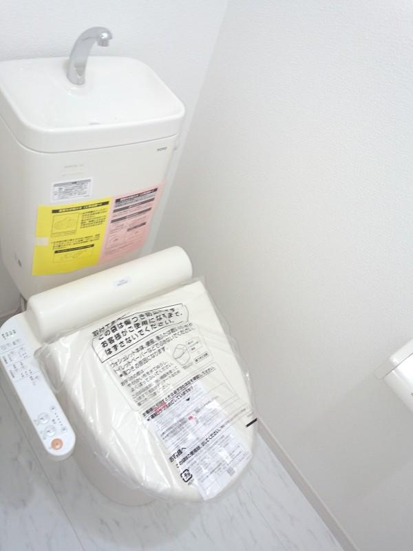 Toilet. Indoor (11 May 2013) Shooting