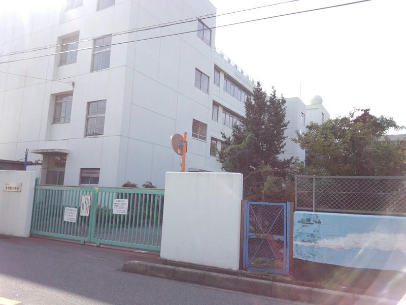 Primary school. 20m until Kawaguchi Municipal Higashiryoke Elementary School
