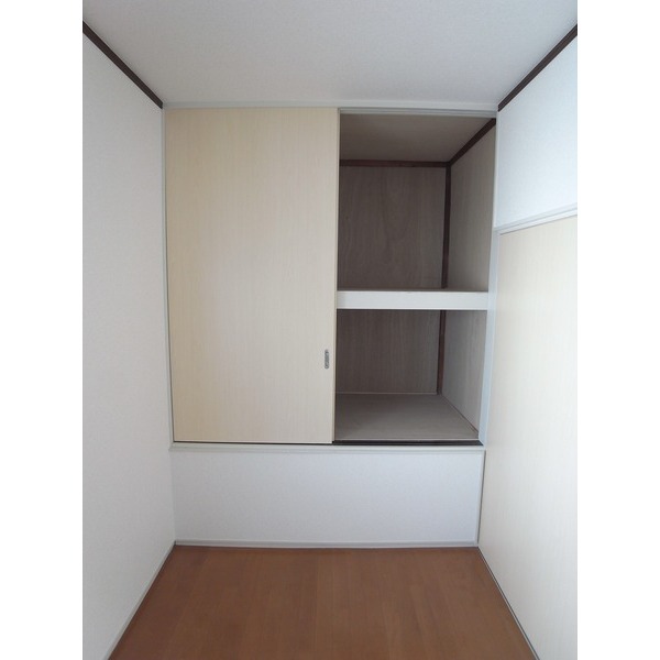 Receipt. Of 3 quires Western-style housing