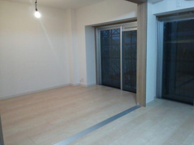 Non-living room. Indoor (12 May 2013) Shooting