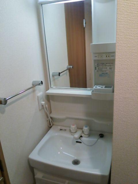 Wash basin, toilet. Indoor (12 May 2013) Shooting