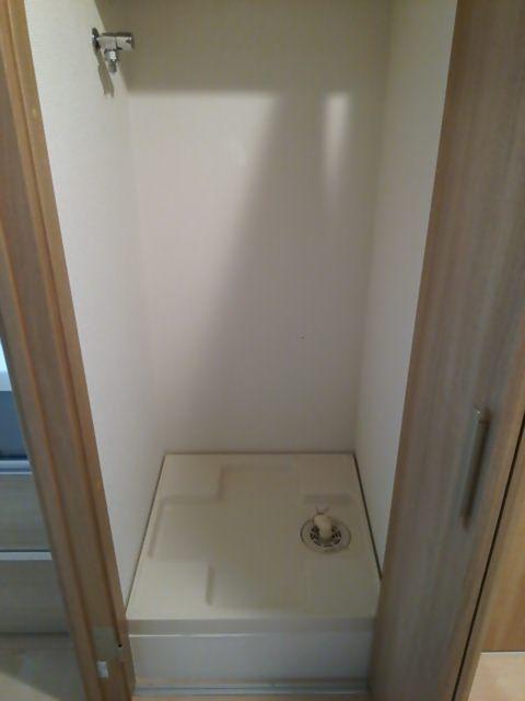 Wash basin, toilet. Indoor (12 May 2013) Shooting