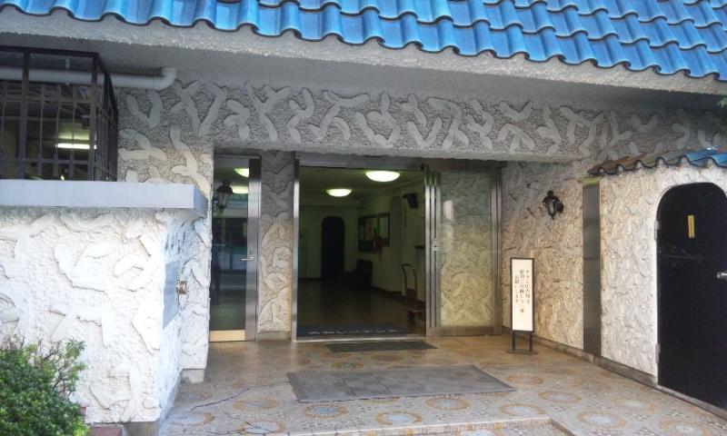 Entrance. Common areas