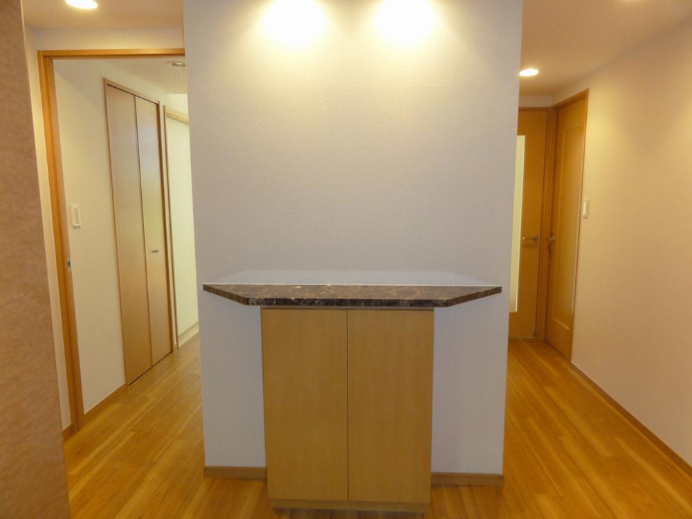 Entrance. Local (July 2013) Shooting Entrance hall