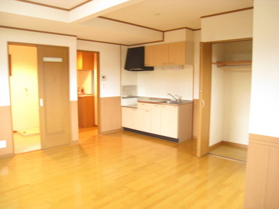 Living and room. Western-style spacious 13.2 Pledge