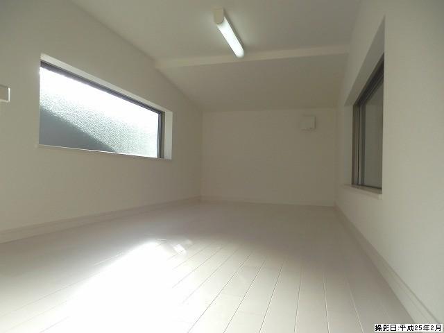 Non-living room. Indoor (February 2013) Shooting