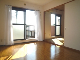 Living and room. 6.9 Pledge of Western-style