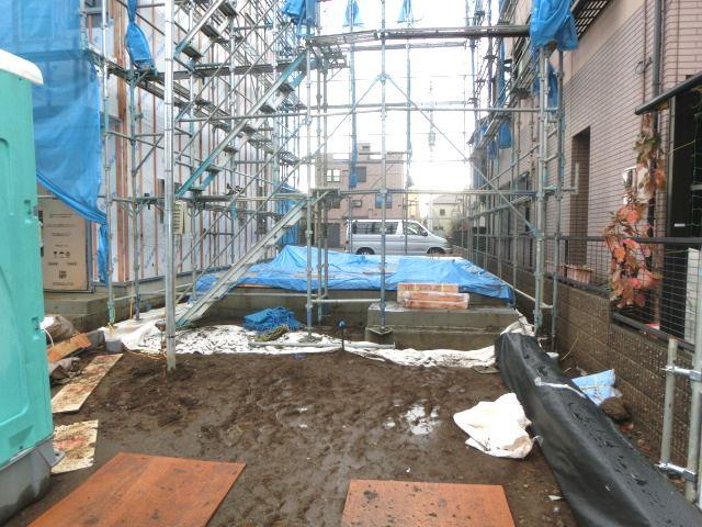 Local appearance photo. Local (12 May 2013) Shooting