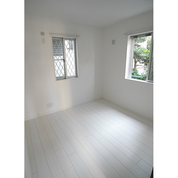 Living and room. 1F4.5 Pledge Western-style