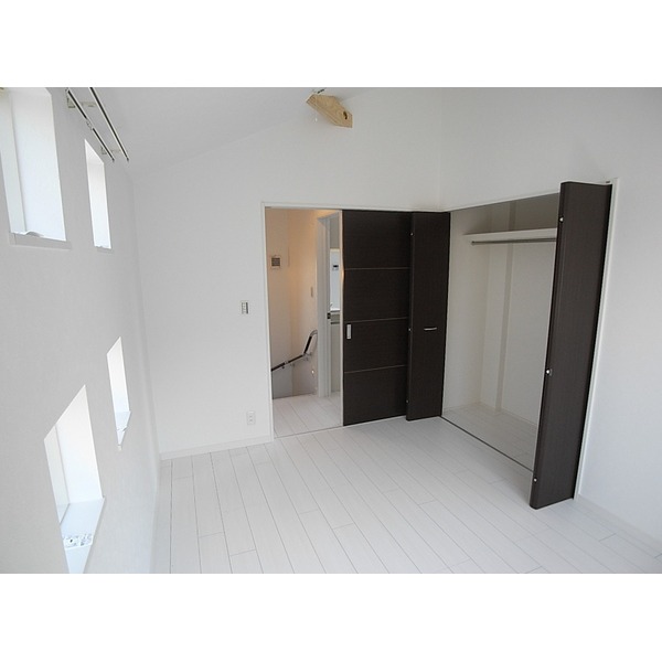 Living and room. A lot of small window